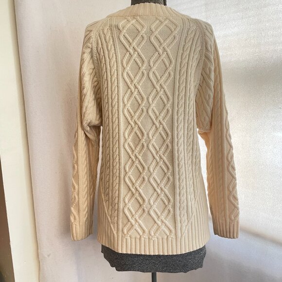 St. John NWOT cream cable knit soft wool sweater - Picture 5 of 9